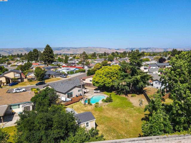 34505 Salinas Pl, Fremont CA: https://media.crmls.org/mediaz/ad40b91b-c171-40cc-a41e-108c00f2a7f9.jpg