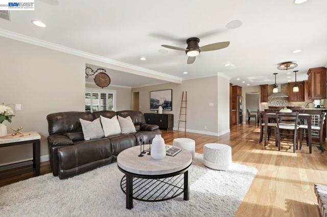 Image 15 of 40 For 2481 Palmira Pl