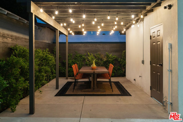 3326 La Clede Avenue, Los Angeles CA: https://media.crmls.org/mediaz/ad40f5bd-89a1-4233-a818-3f774bd7152e.jpg