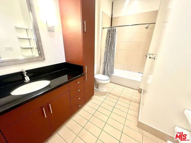 3810 Wilshire Boulevard, Los Angeles CA: https://media.crmls.org/mediaz/ad41084f-09aa-498c-be9d-a4dac8f74c8c.jpg