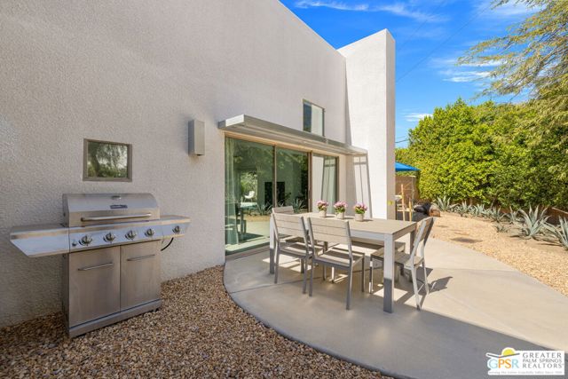 2470 N Cardillo Avenue, Palm Springs CA: https://media.crmls.org/mediaz/ad4122b6-a846-4f1e-9d7c-06e496ea2493.jpg