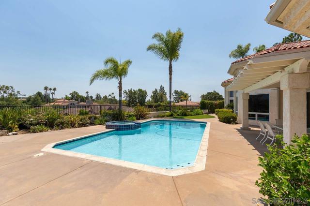 13388 Highlands Ranch Rd, Poway CA: https://media.crmls.org/mediaz/ad413906-a90c-476b-b3d1-32c5bbfff60a.jpg