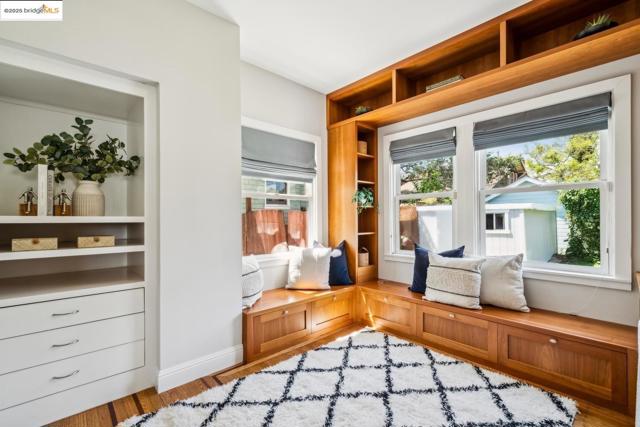 5490 Kales AVE, Oakland CA: https://media.crmls.org/mediaz/ad4158ca-9a69-4a84-9124-e5e460c7c486.jpg