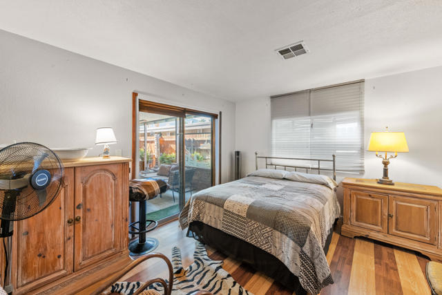 18 Calle De Las Nubes, Palm Springs CA: https://media.crmls.org/mediaz/ad426cd5-4563-4b80-a8c9-6bf5be3769d0.jpg