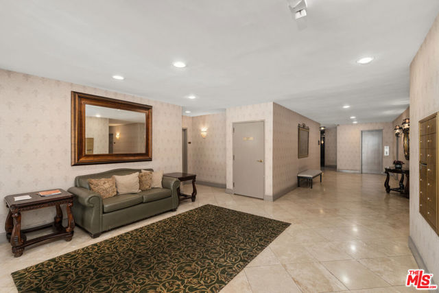 1010 Palm Avenue, West Hollywood CA: https://media.crmls.org/mediaz/ad42b3ce-b86c-4b89-a224-cdc0127e425e.jpg