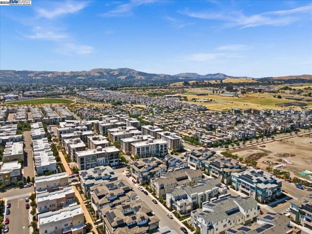 5483 Melissa Ln, Dublin CA: https://media.crmls.org/mediaz/ad42d6a6-7e53-4051-8c5a-8a73799abe5b.jpg