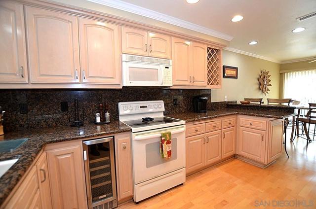 95 Port of Spain, Coronado CA: https://media.crmls.org/mediaz/ad4381a8-0670-45d5-9ece-1cfe448102a8.jpg