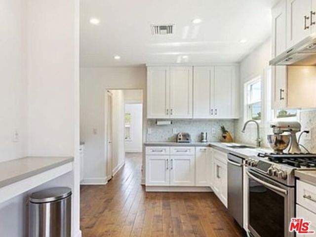 840 S Curson Avenue, Los Angeles CA: https://media.crmls.org/mediaz/ad44a4f3-61ef-4ec0-a123-37722d341081.jpg