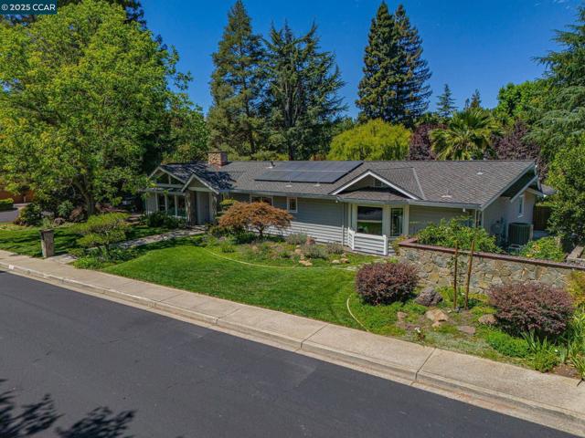 1023 White Gate Rd, Alamo CA: https://media.crmls.org/mediaz/ad453b32-4cba-407a-ab80-70dcf8f96d4c.jpg