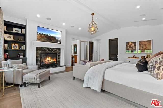 4105 Bellingham Avenue, Studio City CA: https://media.crmls.org/mediaz/ad460798-00a6-4c18-bc2e-639f965a0af6.jpg