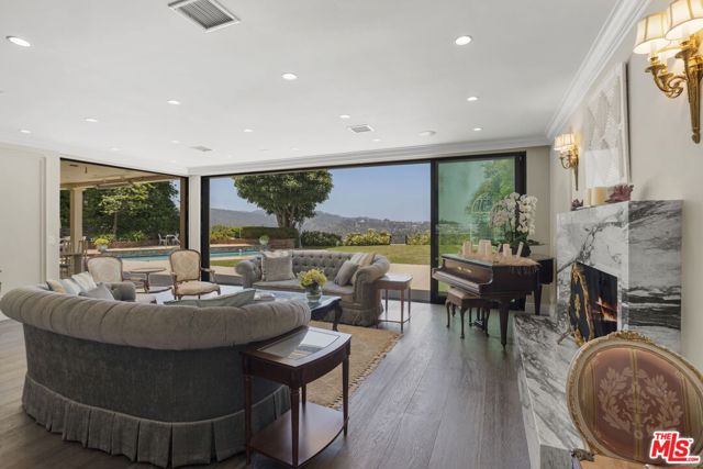 15515 Collina Strada, Los Angeles CA: https://media.crmls.org/mediaz/ad466293-fc0a-42c0-a6d4-87a8f87db902.jpg