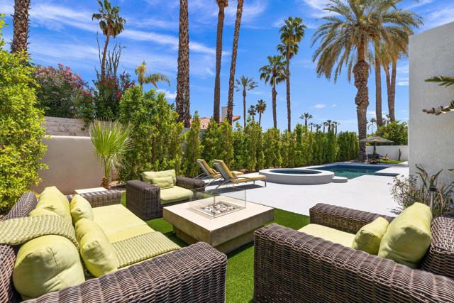 49 Mission Palms E Drive, Rancho Mirage CA: https://media.crmls.org/mediaz/ad466609-45aa-4a82-b1d7-89a04436aff9.jpg