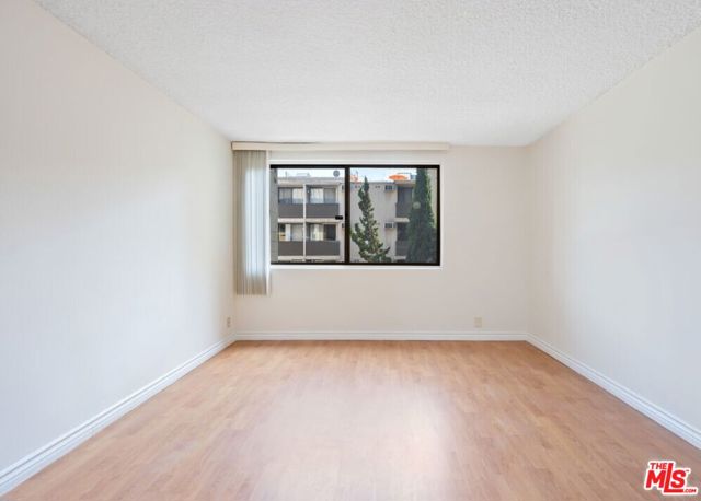 1300 Midvale Avenue, Los Angeles CA: https://media.crmls.org/mediaz/ad468d97-3e4b-43b6-82ec-a406b984d847.jpg