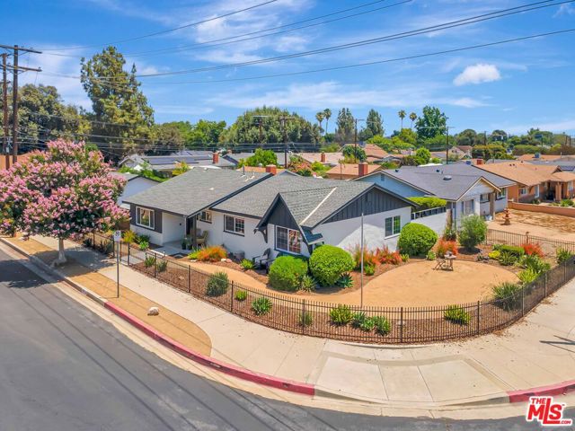 6814 Berquist Avenue, West Hills CA: https://media.crmls.org/mediaz/ad4693d3-433d-4886-81ea-7e2369469433.jpg