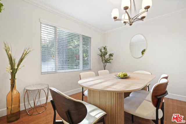2452 N Altadena Drive, Altadena CA: https://media.crmls.org/mediaz/ad472aaf-79f7-402a-bd0b-45b4885dbb4e.jpg