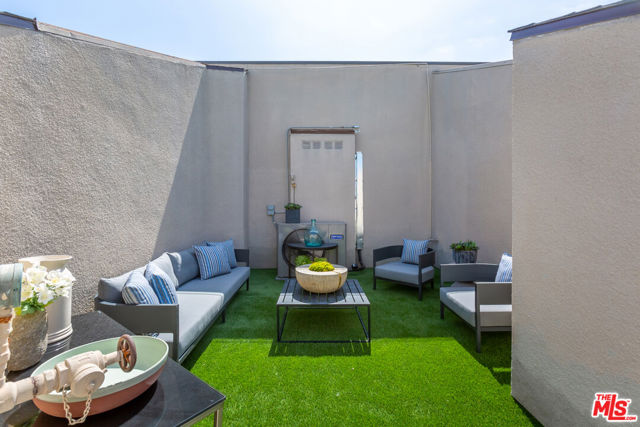 18 Union Jack Street, Marina del Rey CA: https://media.crmls.org/mediaz/ad476097-9ffb-47a9-9acd-f8a58caaab29.jpg