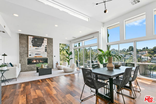 3743 SUNSWEPT Drive photo 3