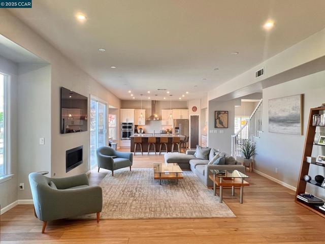 1161 Torrey Pines Place, Clayton CA: https://media.crmls.org/mediaz/ad47eb87-29ac-4887-ba1d-260282c309ab.jpg
