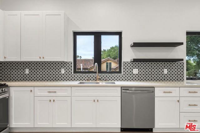 8931 Hubbard Street, Culver City CA: https://media.crmls.org/mediaz/ad482709-b913-44d7-b2ef-00ddba5ed817.jpg