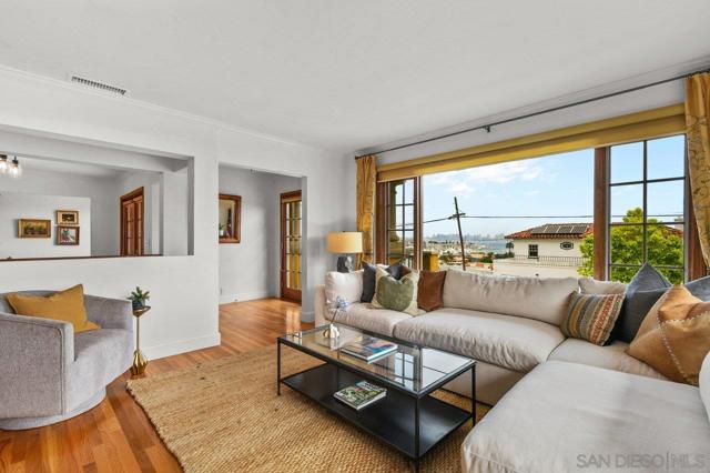 1250 Willow St, San Diego CA: https://media.crmls.org/mediaz/ad48f20e-f03b-454f-8346-f4a6fe1fde8d.jpg