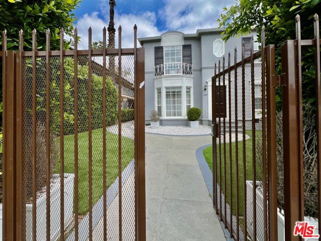 1724 El Cerrito Place, Los Angeles CA: https://media.crmls.org/mediaz/ad491fcc-b140-4e1e-8e2f-55dcd002217f.jpg