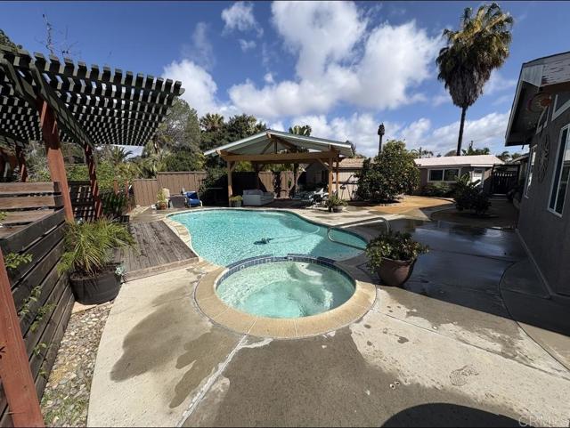 Detail Gallery Image 12 of 12 For 4950 Whipple Way, San Diego,  CA 92122 - 5 Beds | 4 Baths