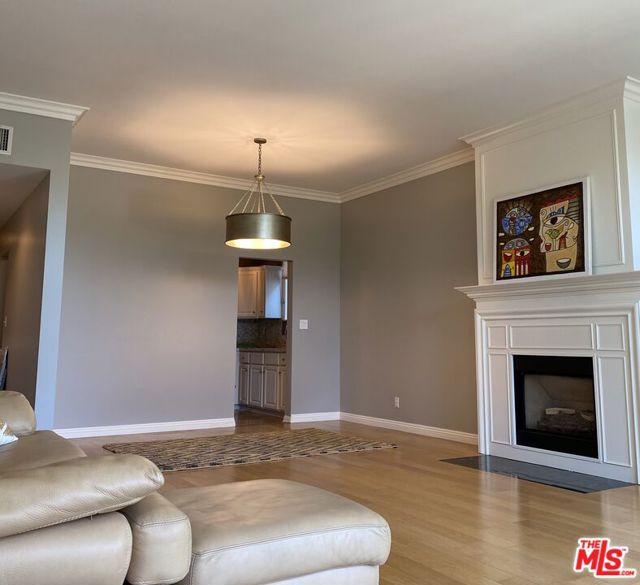 511 San Vicente Boulevard, 107 photo 8