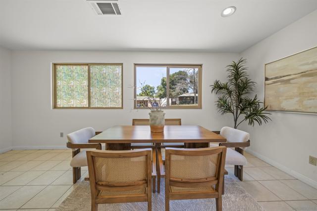 1333 Clove St, El Cajon CA: https://media.crmls.org/mediaz/ad4b51bb-f81c-4aae-93f4-be5714543561.jpg