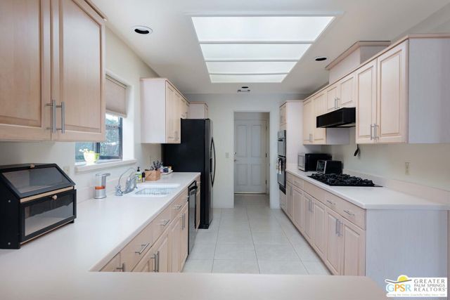 40840 Centennial Circle, Palm Desert CA: https://media.crmls.org/mediaz/ad4c61b9-e152-424f-bb2d-d45049024499.jpg