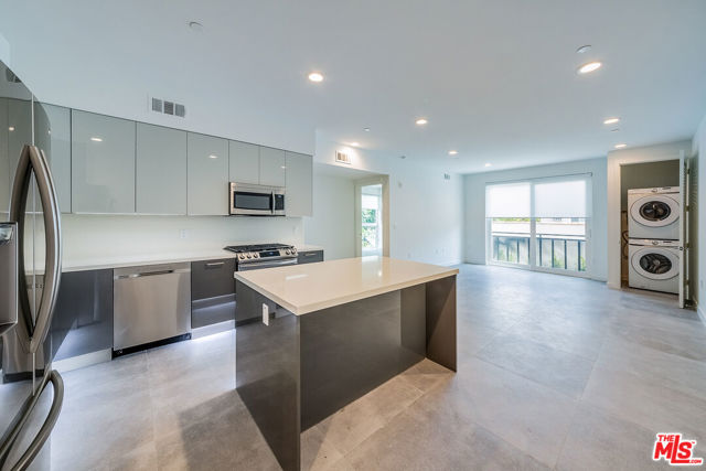 214 S Westmoreland Avenue, Los Angeles CA: https://media.crmls.org/mediaz/ad4c7210-ff76-4e22-9d2e-e944af1226ec.jpg