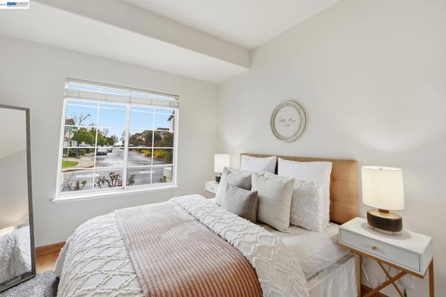 Image 23 of 55 For 15518 Harbor Way