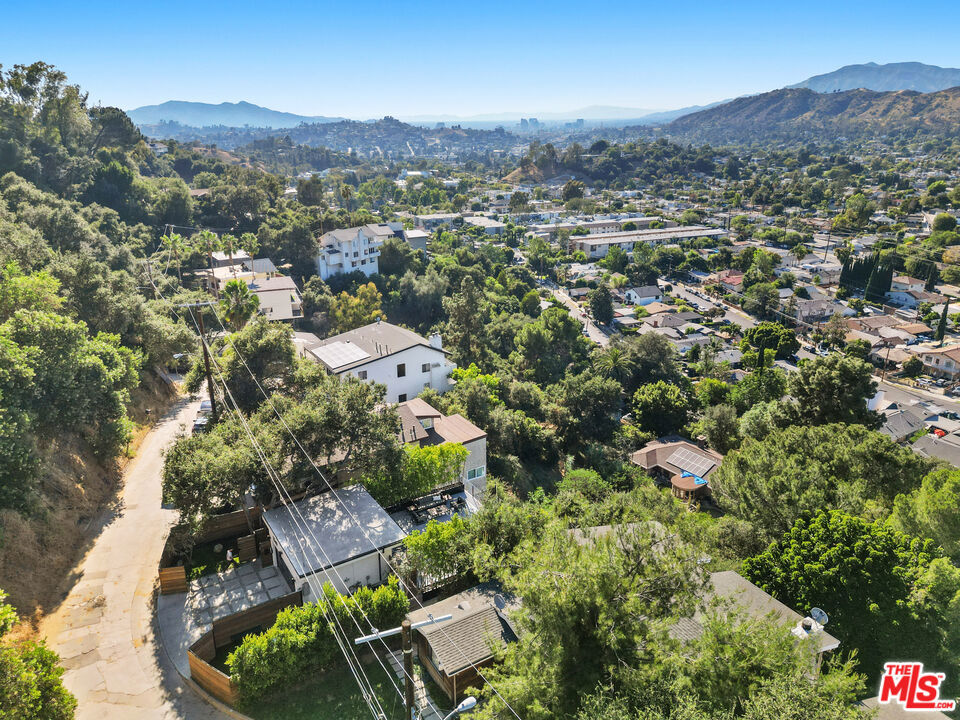 https://media.crmls.org/mediaz/ad4d434f-ff5b-4a38-b6bb-fa15edaab281.jpg?preset=X-Large