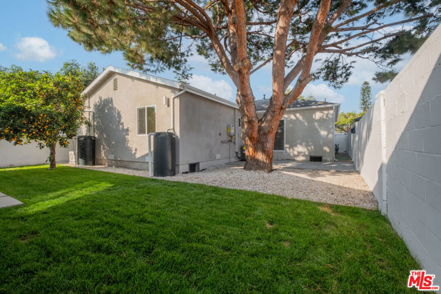 11488 Erwin Street, North Hollywood CA: https://media.crmls.org/mediaz/ad4d6a4d-46ce-4c4e-b1a8-c0d725ebd4c4.jpg