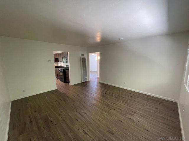 2254 Garnet Ave, San Diego CA: https://media.crmls.org/mediaz/ad4dd616-f902-4621-a819-42d60e79558b.jpg