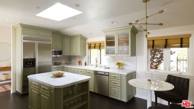 16303 Mandalay Drive, Encino CA: https://media.crmls.org/mediaz/ad4e0a4e-076e-4ec5-b225-2d563b16658e.jpg