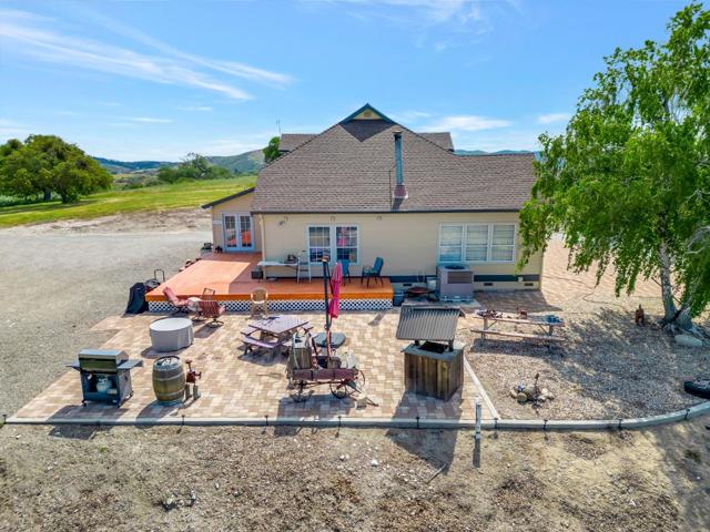 70500 Bradley Lockwood Road, Lockwood CA: https://media.crmls.org/mediaz/ad4e19b9-d398-4958-9a42-d4f484558644.jpg