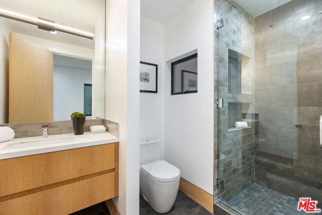 1011 Georgina Avenue, Santa Monica CA: https://media.crmls.org/mediaz/ad4e24df-a641-430b-b334-9bf38b47e362.jpg