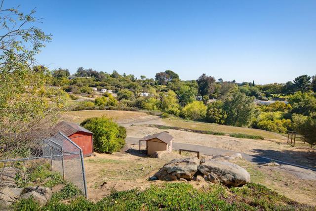 27301 Rowel Ct, Valley Center CA: https://media.crmls.org/mediaz/ad4e6339-a292-42be-9f53-02ba46805a6e.jpg