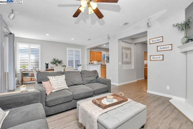 675 Merritt Ct, Discovery Bay CA: https://media.crmls.org/mediaz/ad4e785c-e142-44b7-ac9e-1b473802f079.jpg