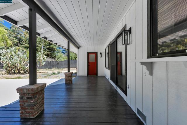 1821 S Main St, Walnut Creek CA: https://media.crmls.org/mediaz/ad4e791a-4832-4967-ba0f-ef5dbd495f5b.jpg
