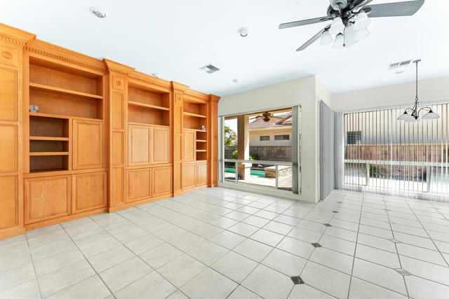 37159 Turnberry Isle Drive, Palm Desert CA: https://media.crmls.org/mediaz/ad4e8280-664b-4f72-9830-9e1acd81dde6.jpg