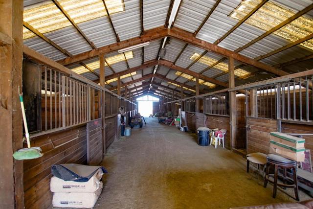 6200 Frye Lane, Hollister CA: https://media.crmls.org/mediaz/ad4ea126-9be5-4c86-a2e5-17e7450fe193.jpg