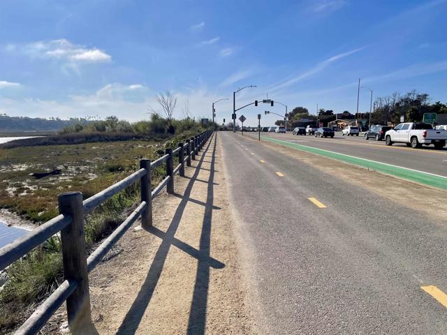 2422 Caminito Ocean Cv, Cardiff by the Sea CA: https://media.crmls.org/mediaz/ad4ea364-0d92-48c8-84dc-adedc9b45e44.jpg