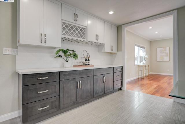 Image 17 of 43 For 39143 Donner Way