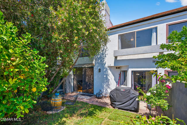 1182 Tivoli Lane, Simi Valley CA: https://media.crmls.org/mediaz/ad4eee2d-30f7-461d-9489-330b63719f64.jpg