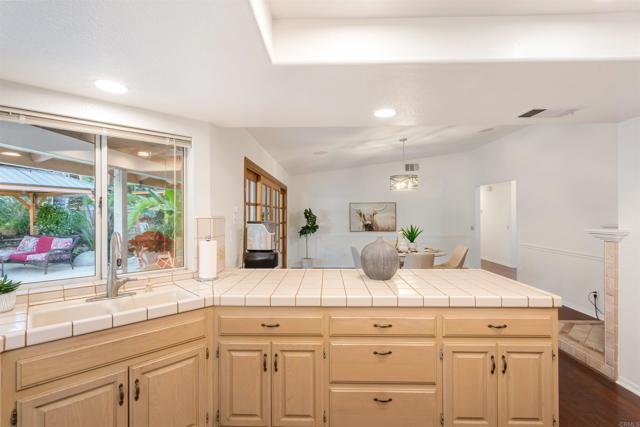 Detail Gallery Image 10 of 59 For 351 Sheila Ln, Fallbrook,  CA 92028 - 3 Beds | 3 Baths