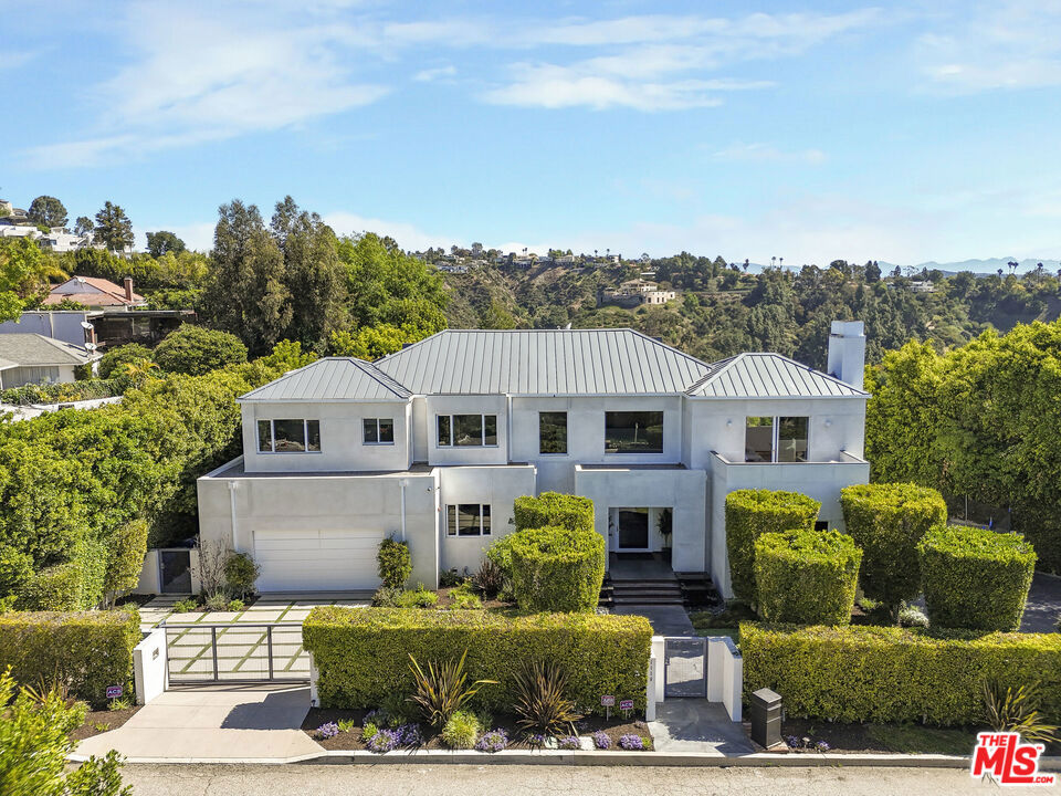 1116 Linda Flora Drive — Contemporary