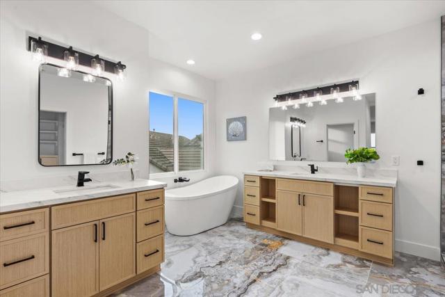 2196 Kirkcaldy Rd, Fallbrook CA: https://media.crmls.org/mediaz/ad50443e-ed84-44c9-aa24-d38733ee985d.jpg