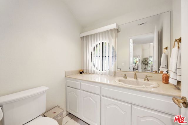 2200 Shenandoah Lane, Glendora CA: https://media.crmls.org/mediaz/ad5047c8-4a0e-4ef7-9708-49d1b5e6059b.jpg