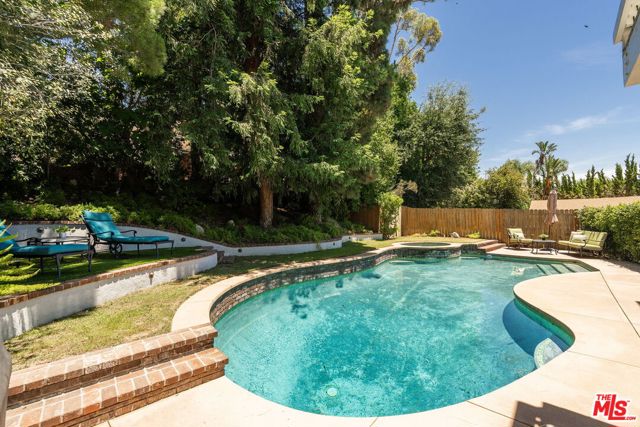 3411 Markridge Road, La Crescenta CA: https://media.crmls.org/mediaz/ad516729-50ae-4b35-8fc7-cc94b2bbf558.jpg